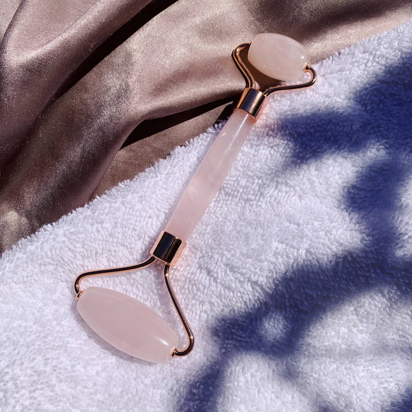 Rose Quartz Facial Roller: Rose Gold